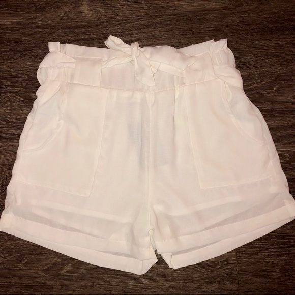 NWT Fashion Nova White Women’s Shorts - Picture 4 of 8